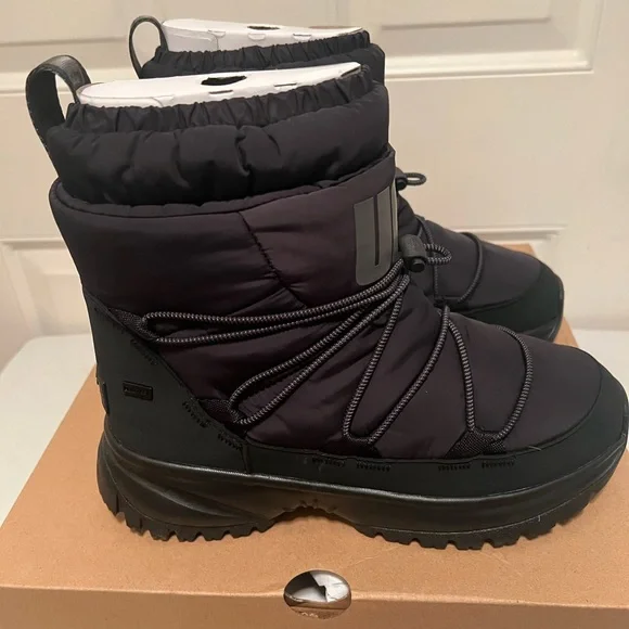 NEW Women’s UGG Genuine Shearling Lined Mid Puffer Boot Black - Picture 4 of 10
